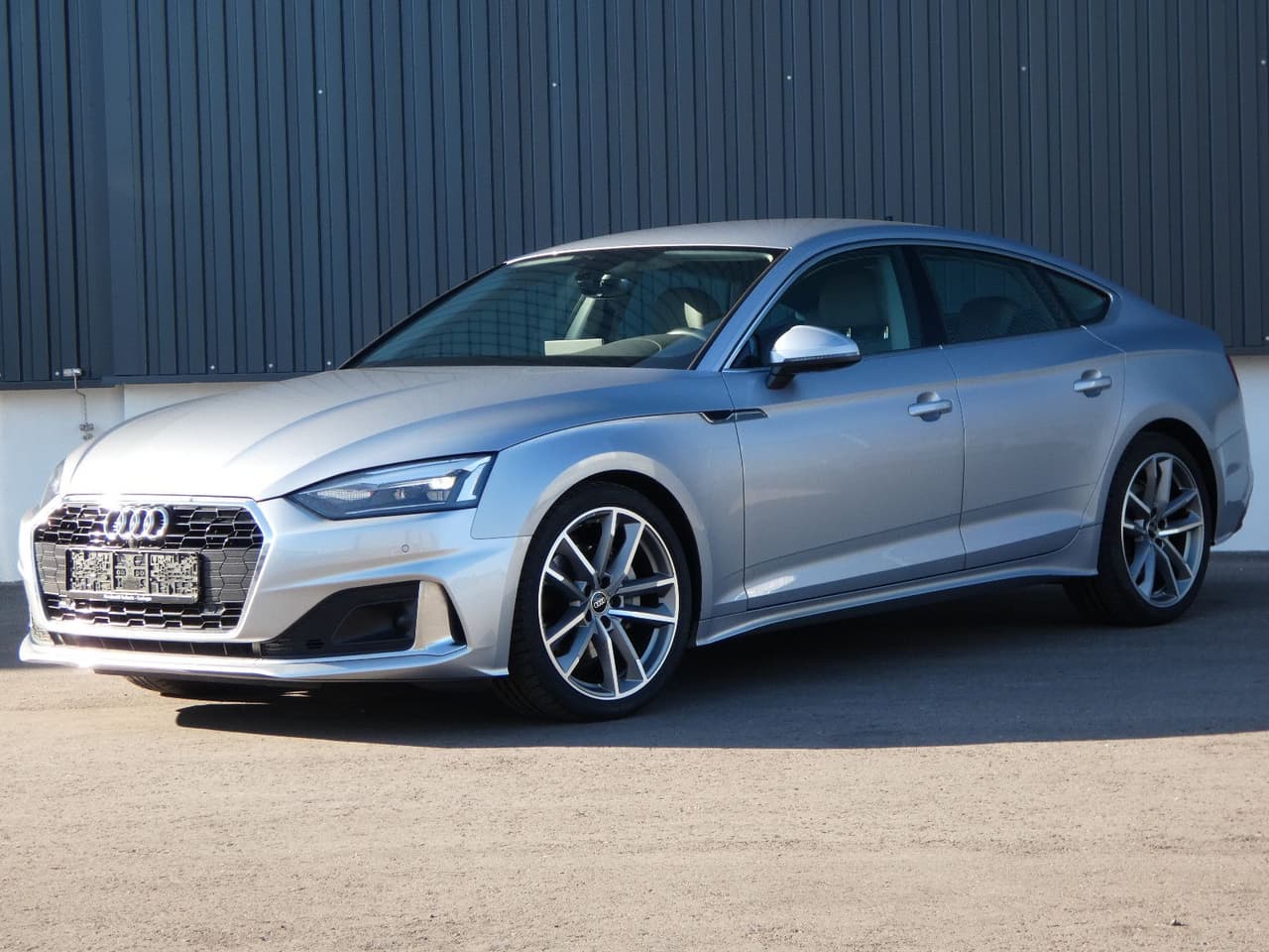 Audi A5 40 TDI Aut. SB Advanced LED CarPlay 360° 19" — slika 1