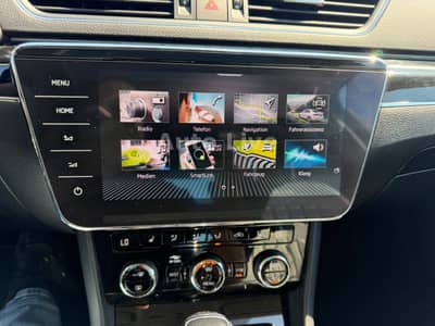 Skoda Superb 2.0 TDI DSG*L&K*VIR*PANO*MATRIX*AHK*360! — slika 19