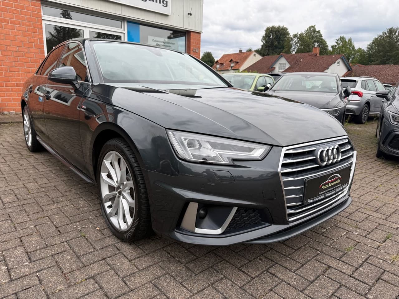 Audi A4 2.0 TDI S Line design VirtualCockpit — slika 1