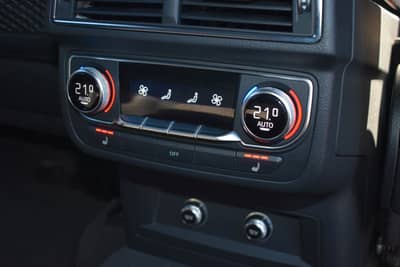 Audi Q7 50 TDI quattro S Line/PANO/Night/7 Sitz/B&O — slika 36