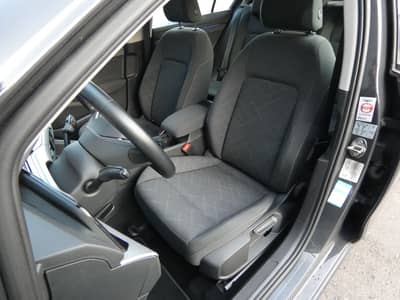 Volkswagen Golf 2.0 TDI LIFE 1-Hand LED Navi ACC CarPlay — slika 5