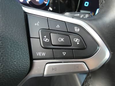 Volkswagen Golf 2.0 TDI LIFE 1-Hand LED Navi ACC CarPlay — slika 17