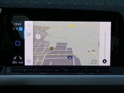 Volkswagen Golf 2.0 TDI LIFE 1-Hand LED Navi ACC CarPlay — slika 9