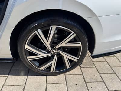 Volkswagen Golf VIII Variant R-Line — slika 6
