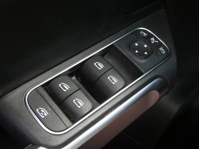 Mercedes-Benz GLB 200 d DCT Leder PANO Distronic Navi AHK WIDE — slika 20