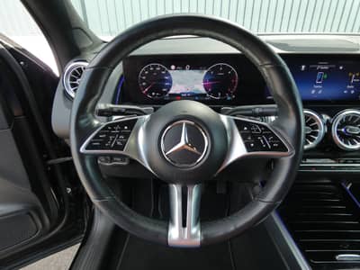 Mercedes-Benz GLB 200 d DCT Leder PANO Distronic Navi AHK WIDE — slika 13