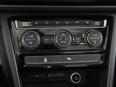 Volkswagen Touran 1.6 TDI SOUND LED Navi PANO 7Sitzer ACC — slika 19