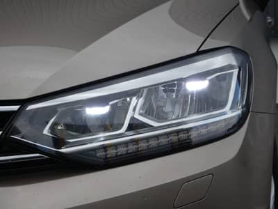 Volkswagen Touran 1.6 TDI SOUND LED Navi PANO 7Sitzer ACC — slika 27
