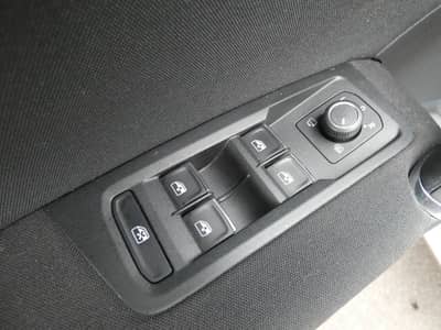 Volkswagen Touran 1.6 TDI SOUND LED Navi PANO 7Sitzer ACC — slika 21
