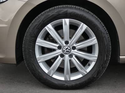 Volkswagen Touran 1.6 TDI SOUND LED Navi PANO 7Sitzer ACC — slika 26