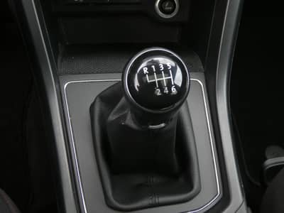 Volkswagen Touran 1.6 TDI SOUND LED Navi PANO 7Sitzer ACC — slika 20