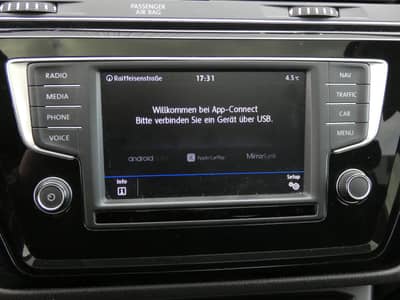 Volkswagen Touran 1.6 TDI SOUND LED Navi PANO 7Sitzer ACC — slika 14