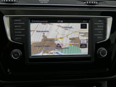 Volkswagen Touran 1.6 TDI SOUND LED Navi PANO 7Sitzer ACC — slika 13