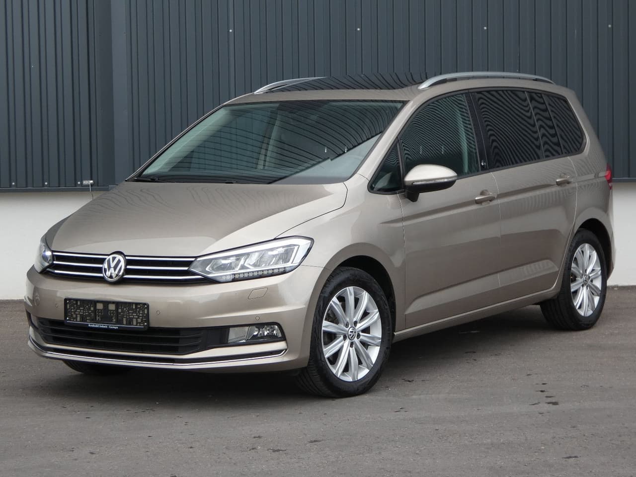 Volkswagen Touran 1.6 TDI SOUND LED Navi PANO 7Sitzer ACC — slika 1