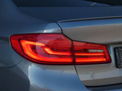 BMW M550i xDrive A.LED Komfortsitze STHZG Sitzklima — slika 29