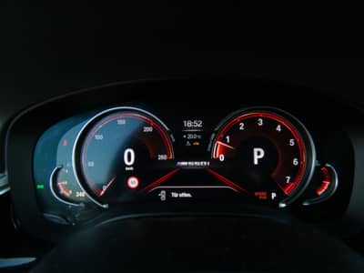 BMW M550i xDrive A.LED Komfortsitze STHZG Sitzklima — slika 14