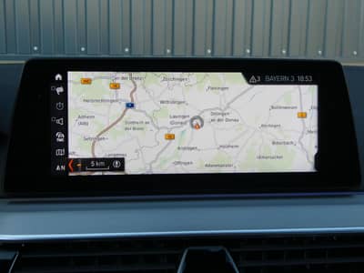 BMW M550i xDrive A.LED Komfortsitze STHZG Sitzklima — slika 9