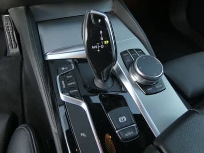 BMW M550i xDrive A.LED Komfortsitze STHZG Sitzklima — slika 17