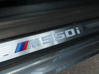 BMW M550i xDrive A.LED Komfortsitze STHZG Sitzklima — slika 22