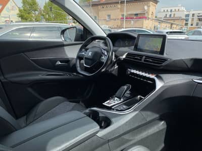 Peugeot 3008 Hybrid 225 Allure Nav/PDC+Kamera/Assistenz — slika 13