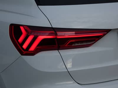 Audi Q3 40 TDI 4x4 LED+ VIRTUAL STHZG Kamera ACC 1-Hd — slika 27