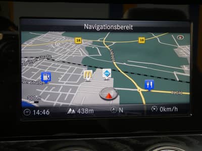 Mercedes-Benz E 220 d 9G Leder MBeam Navi Aircap Airscarf 18" — slika 11