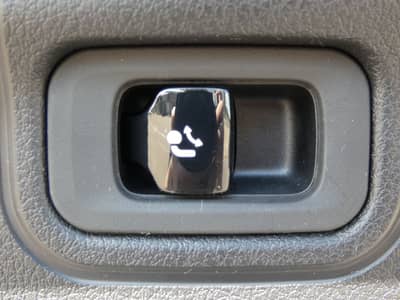 Mercedes-Benz C 200 d 9G Avantgarde Night LED Navi AHK 1-Hand — slika 21