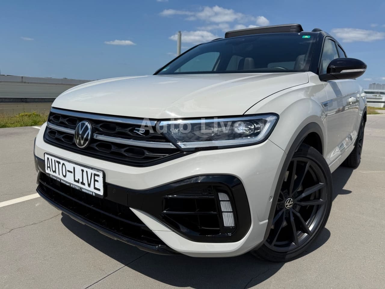 Volkswagen T-Roc 2.0 TSI*4M*R*DSG*AKRAPOVIC*VIR*PANO*IQ*VOL — slika 1