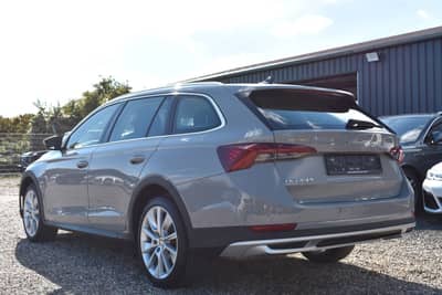 Skoda Octavia Combi Scout 4x4/KEYLESS/HUD/AHK/LED — slika 4