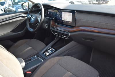 Skoda Octavia Combi Scout 4x4/KEYLESS/HUD/AHK/LED — slika 6