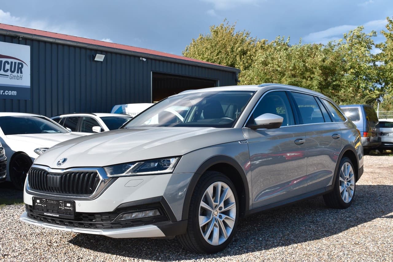 Skoda Octavia Combi Scout 4x4/KEYLESS/HUD/AHK/LED — slika 1