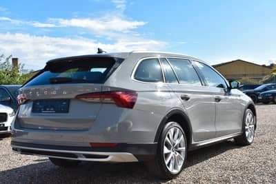 Skoda Octavia Combi Scout 4x4/KEYLESS/HUD/AHK/LED — slika 3