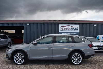Skoda Octavia Combi Scout 4x4/KEYLESS/HUD/AHK/LED — slika 5