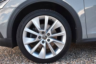 Skoda Octavia Combi Scout 4x4/KEYLESS/HUD/AHK/LED — slika 36