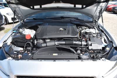 Jaguar XE Portfolio Kamera/Meridian Sound/Schiebedach — slika 36