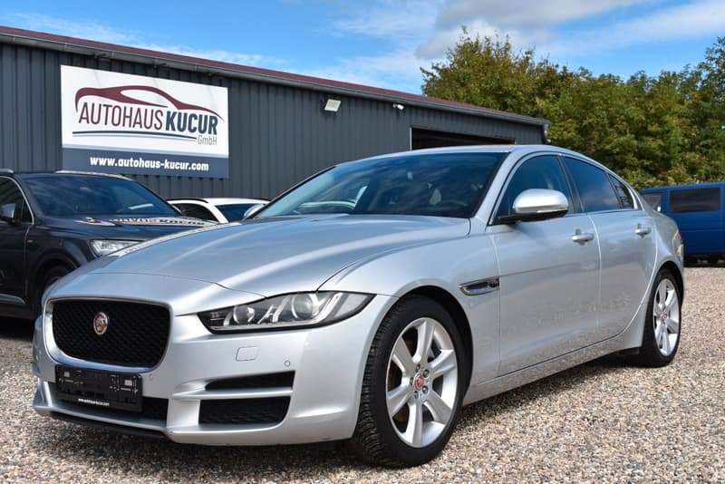 Jaguar XE Portfolio Kamera/Meridian Sound/Schiebedach
