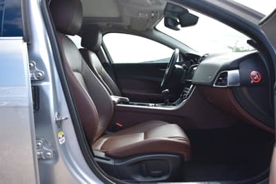 Jaguar XE Portfolio Kamera/Meridian Sound/Schiebedach — slika 10