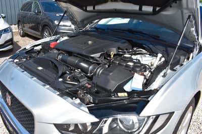 Jaguar XE Portfolio Kamera/Meridian Sound/Schiebedach — slika 37
