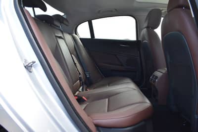 Jaguar XE Portfolio Kamera/Meridian Sound/Schiebedach — slika 19