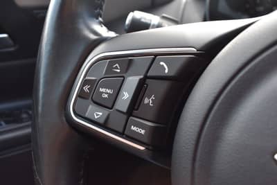 Jaguar XE Portfolio Kamera/Meridian Sound/Schiebedach — slika 28