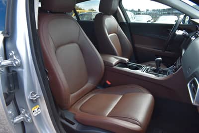 Jaguar XE Portfolio Kamera/Meridian Sound/Schiebedach — slika 12