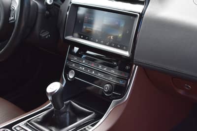 Jaguar XE Portfolio Kamera/Meridian Sound/Schiebedach — slika 22