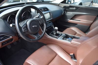 Jaguar XE Portfolio Kamera/Meridian Sound/Schiebedach — slika 8