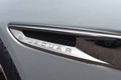 Jaguar XE Portfolio Kamera/Meridian Sound/Schiebedach — slika 31