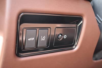 Jaguar XE Portfolio Kamera/Meridian Sound/Schiebedach — slika 17