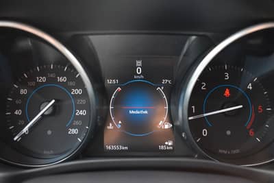 Jaguar XE Portfolio Kamera/Meridian Sound/Schiebedach — slika 34