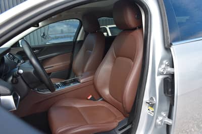 Jaguar XE Portfolio Kamera/Meridian Sound/Schiebedach — slika 13