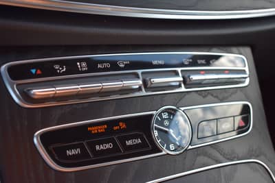 Mercedes-Benz E 350d T-Modell HUD/BURMESTER/CARPLAY/LED/KAMERA — slika 15