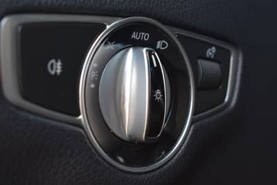Mercedes-Benz E 350d T-Modell HUD/BURMESTER/CARPLAY/LED/KAMERA — slika 19