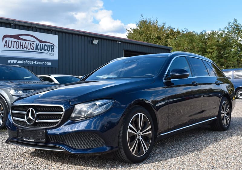 Mercedes-Benz E 350d T-Modell HUD/BURMESTER/CARPLAY/LED/KAMERA